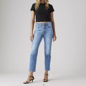 Levi's Premium Wedgie Straight Jeans in a light to medium wash Size 26*27